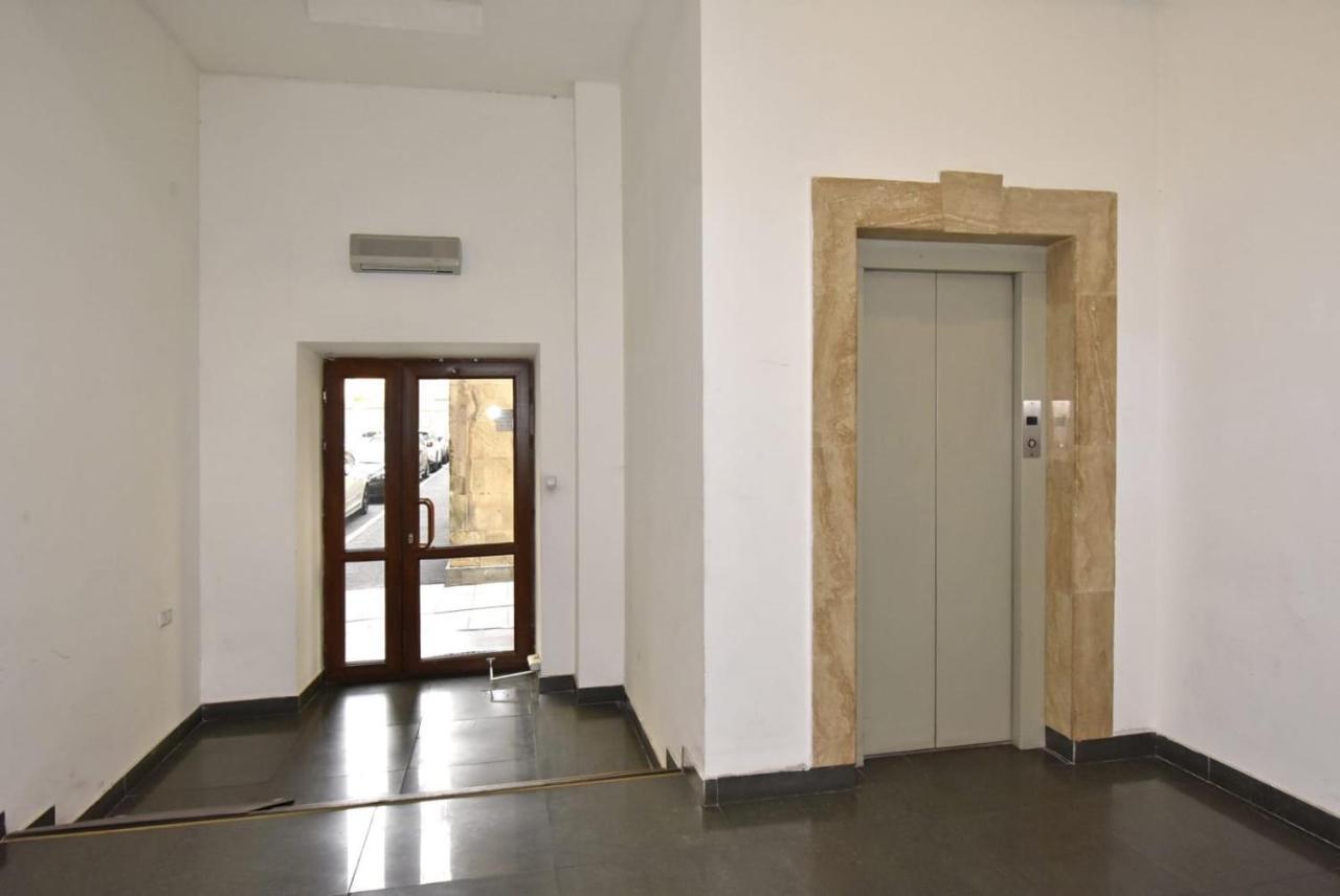 Byuzand7 New Building In Republic Square يريفان المظهر الخارجي الصورة